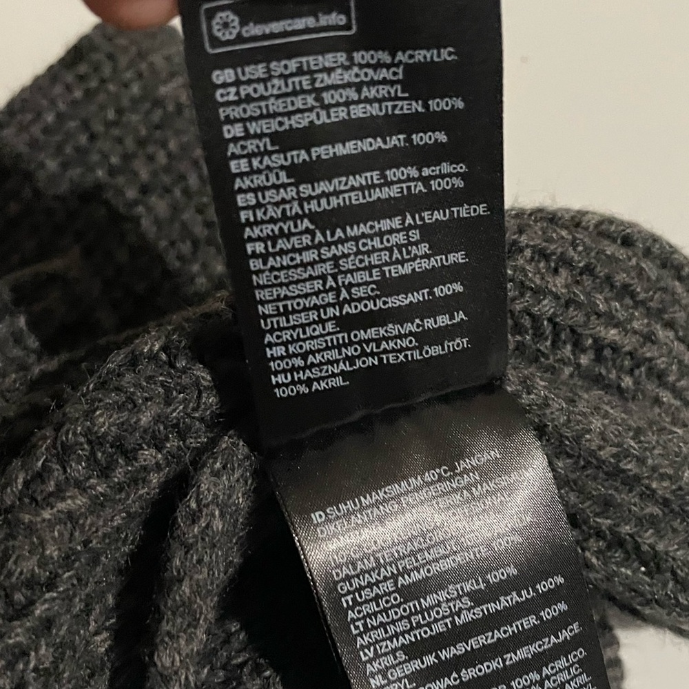 H&M Men's Charcoal Ribbed Scarf - Picture 3 of 3